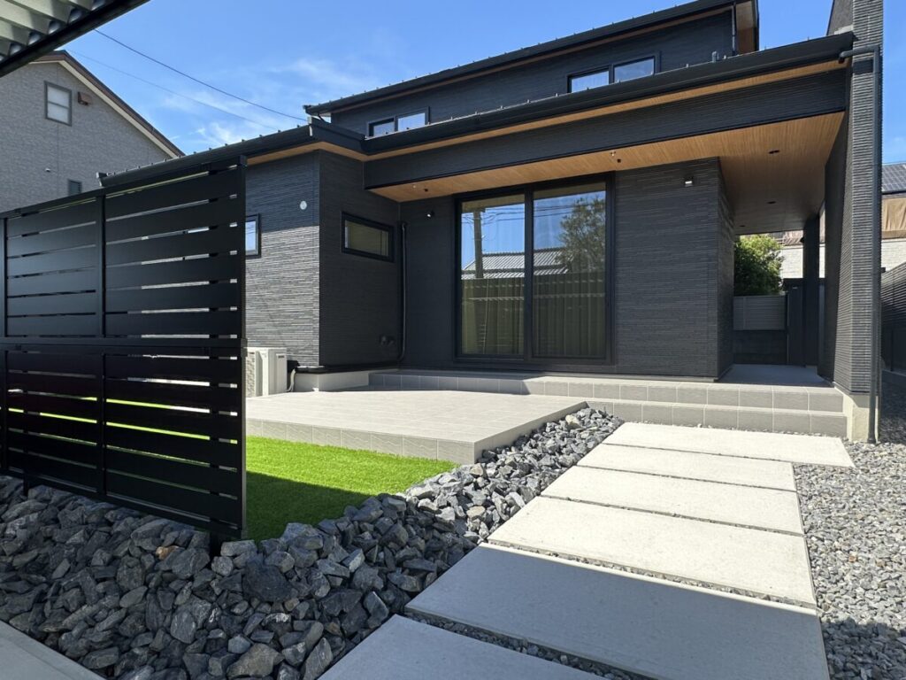 現代的な住宅に調和する、洗練されたデザイン