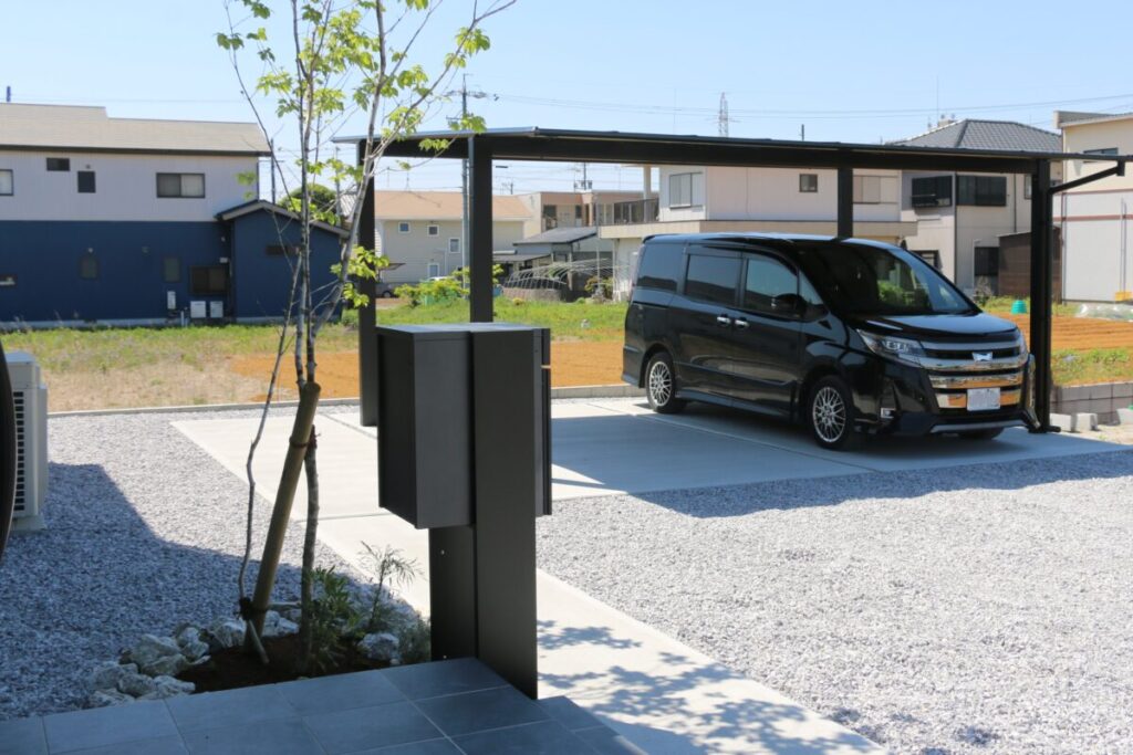 カーポートの屋根材　ブラックポリカーボネット