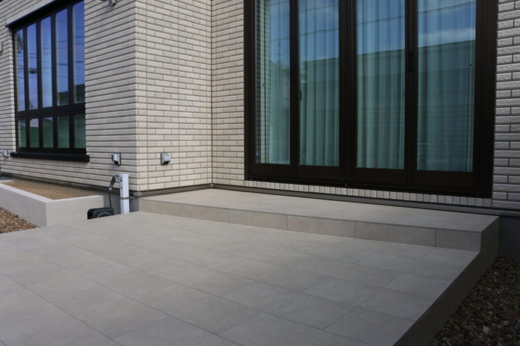 タイルデッキのタイルアシンメトリー構成【お客様からのご指摘】