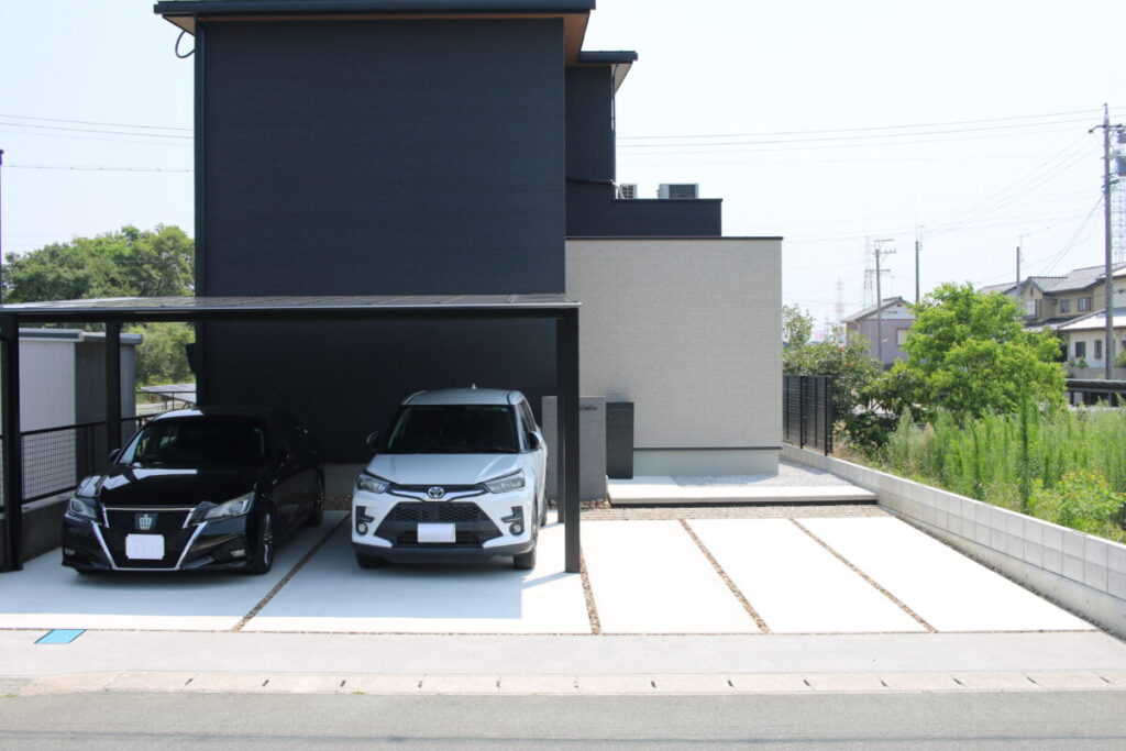 モダン住宅に調和するシンプル外構